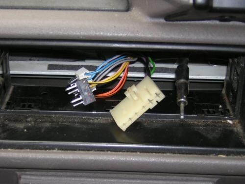 rover metro DIN connector
