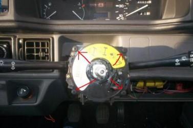 screw gyro onto steering wheel boss