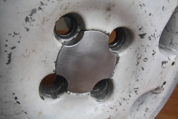 centre cap fitted on alloy wheel