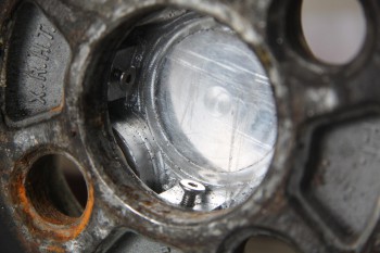centre cap rear fitting