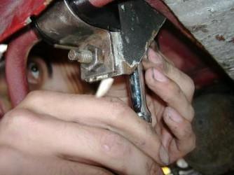 metro anti roll bar fitting brackets over bushes