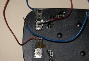 heated mirror showing heater wires